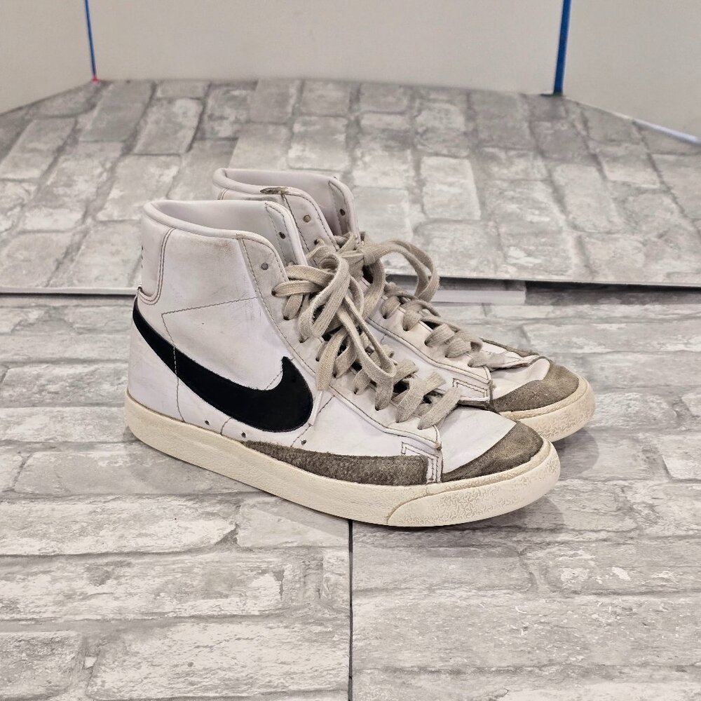Nike Men's Blazer Mid '77 Vintage Men size 7, Women Size‎ 8.5